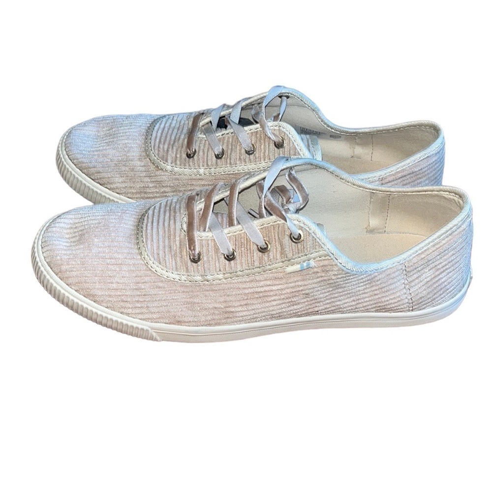 Toms women’s caramel tan Corduroy sneakers with velvet laces Size 9.5